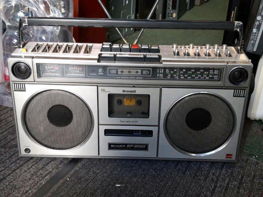 SHARP GF-9090, Stereo Redio-Tape Recorder, etwas DEFEKT!