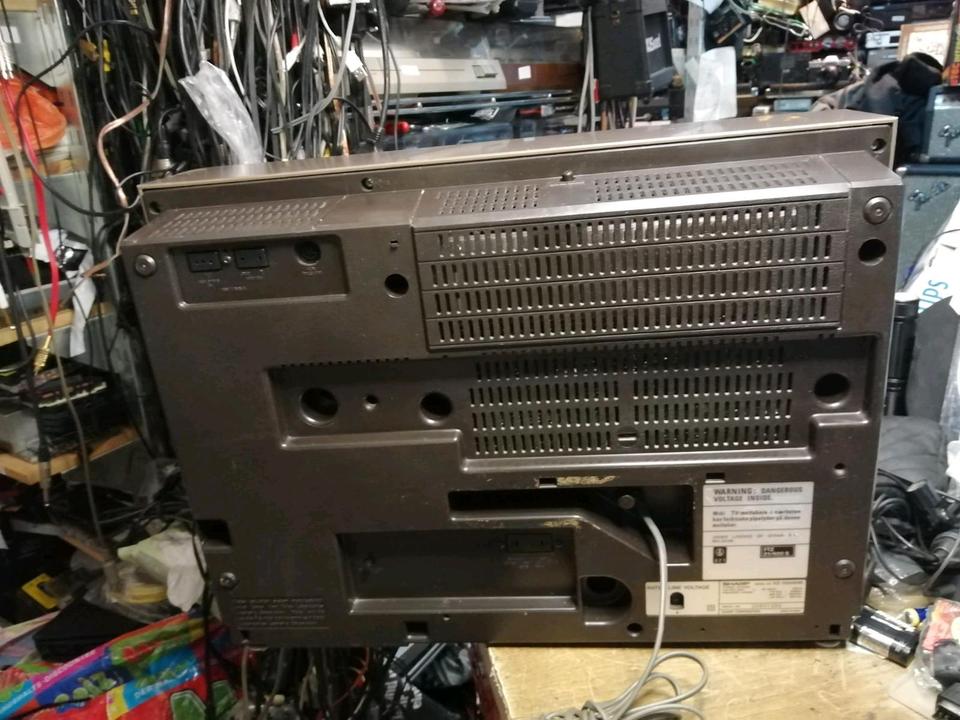 SHARP VZ-3500, Plattenspieler/Radio/Cassette/Verstärker!!!