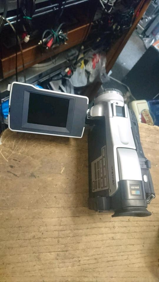 SONY DCR-TRV24E, MiniDV-Videocamera mit Zubehör!!