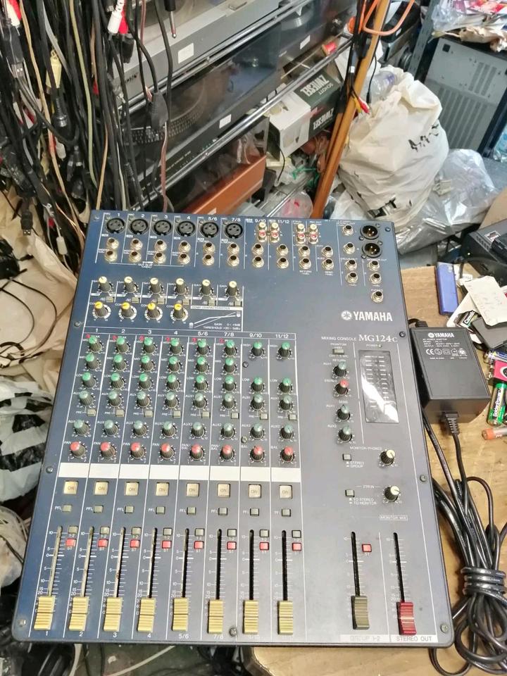 YAMAHA MG-124c, Mixer mit Original-Adapter!!!