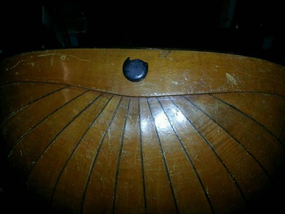 LAUTE; 6 Saiten,Alte, aber  toll   .