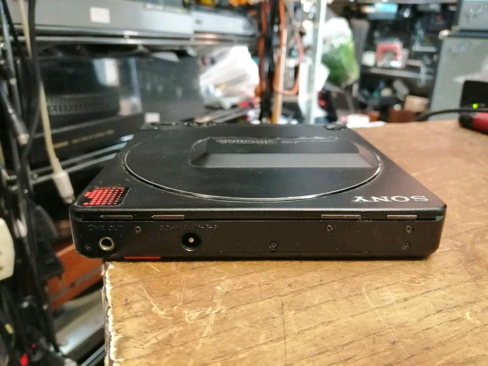SONY D-250 portabler CD-Player mit Zubehör, DEFEKT!!!