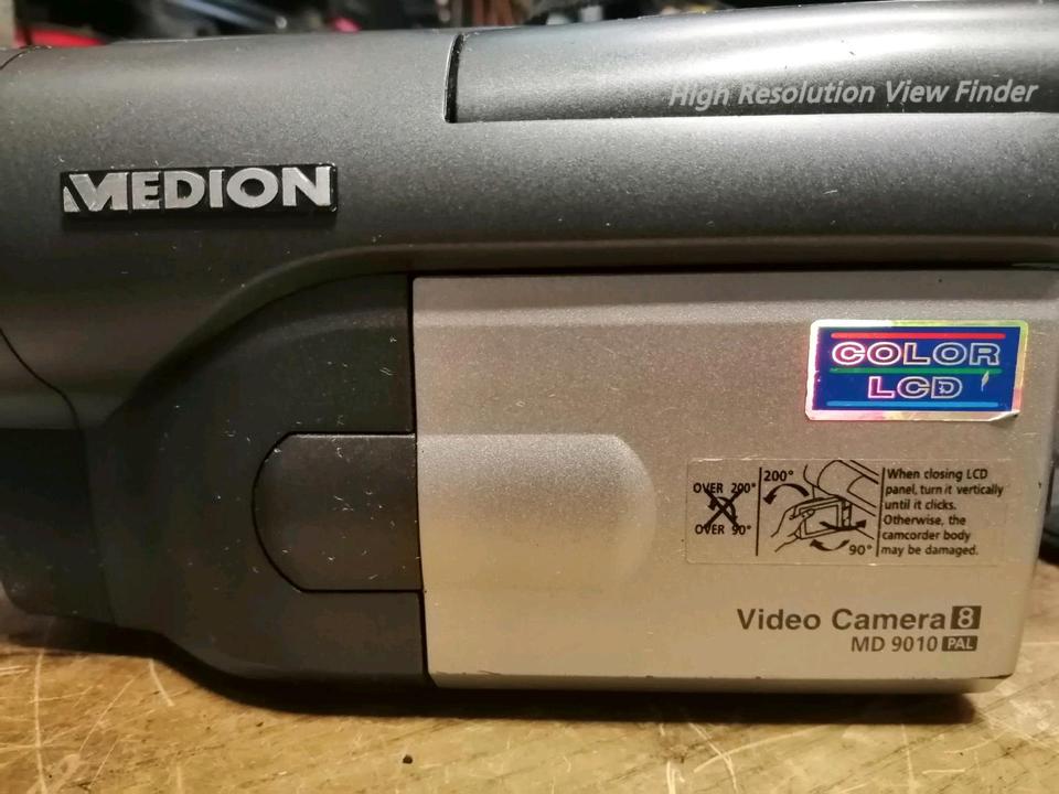 MEDION MD-9010, Videocamera Video 8 mit Zubehör!!