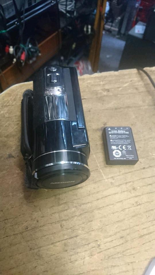 MEDION MD 86695, Videocamera OHNE Speicherkarte, mit Zubehör!
