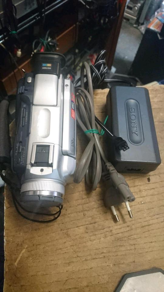 SONY DCR-TRV24E, MiniDV-Videocamera mit Zubehör!!