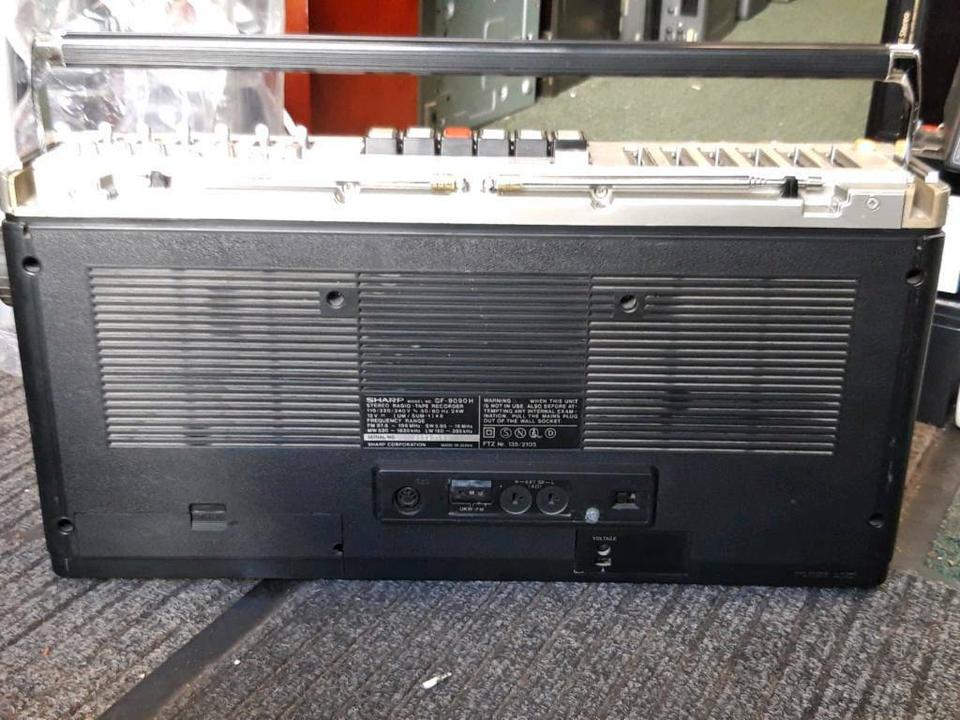 SHARP GF-9090, Stereo Redio-Tape Recorder, etwas DEFEKT!