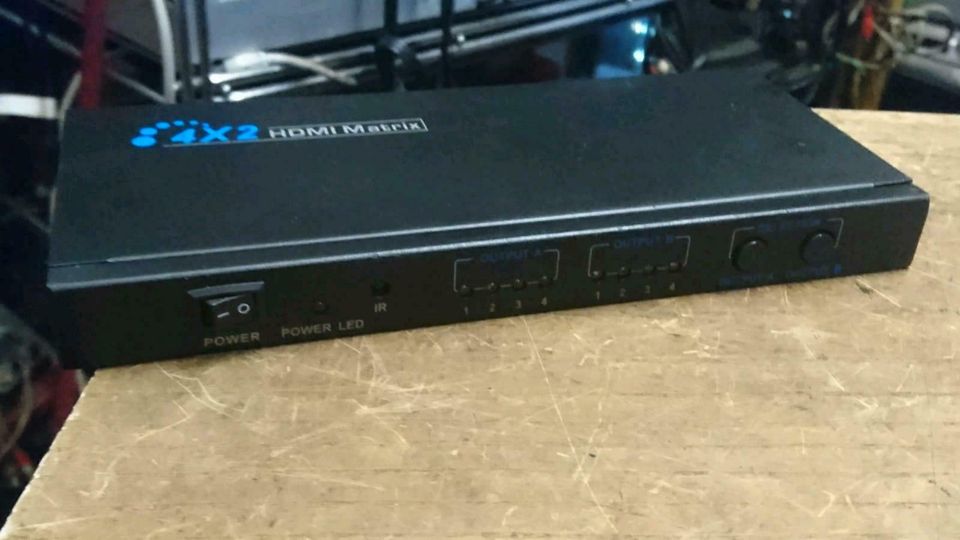 4X2 HDMI Matrix Splitter OHNE Fernbedienung!