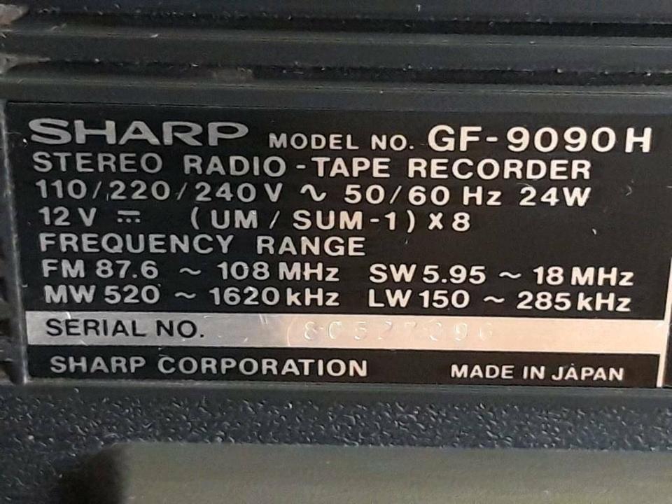 SHARP GF-9090, Stereo Redio-Tape Recorder, etwas DEFEKT!
