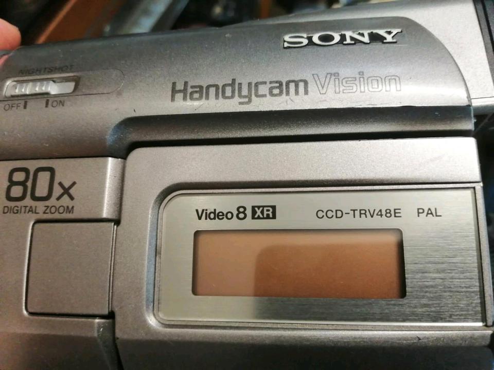 SONY CCD-TRV48E, Handycam Hi8 und Video 8 geeignet, mit Zubehör!!