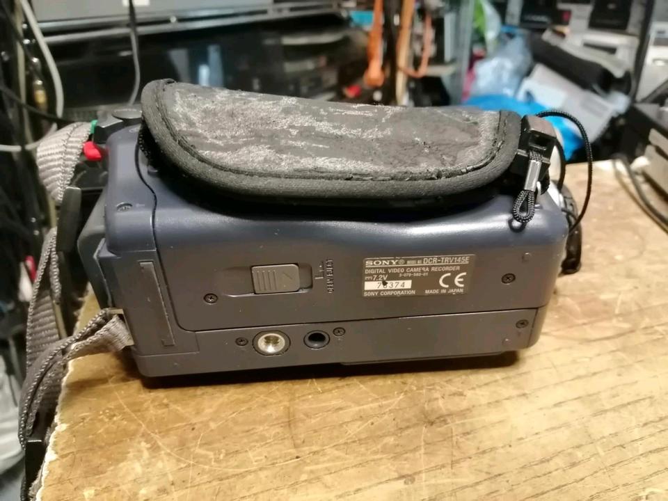 SONY DCR-TRV 145E Digital 8, Videocamera mit Zubehör!!