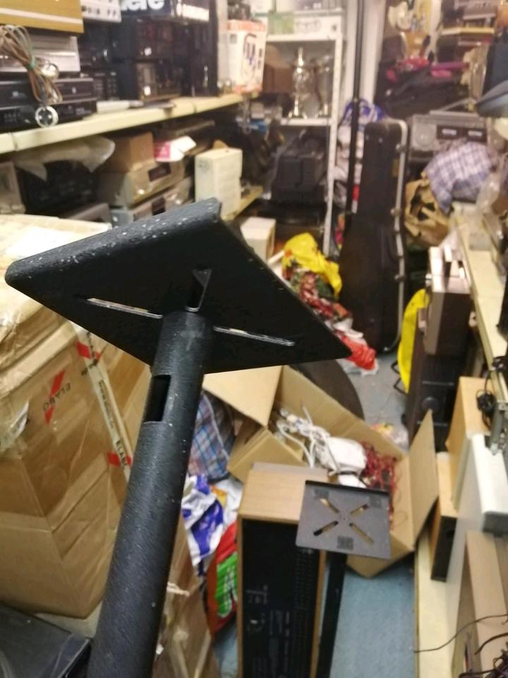 2 Boxen-Ständer (no name), guter Zustand!!