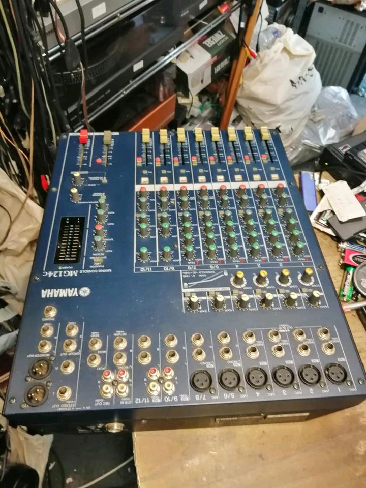 YAMAHA MG-124c, Mixer mit Original-Adapter!!!