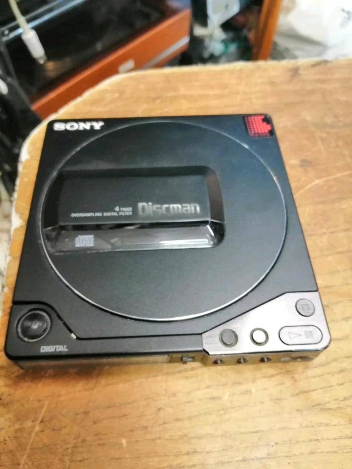 SONY D-250 portabler CD-Player mit Zubehör, DEFEKT!!!