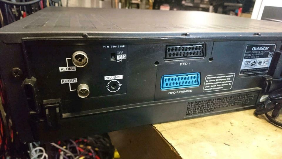 GOLDSTAR NO. R-DD15PQ, VHS-Videorecorder/Video 8 Player, DEFEKT!