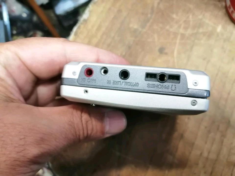 2 SHARP Minidisc-Recorder: MD-MS702H + MD-SR70H, DEFEKT!!!