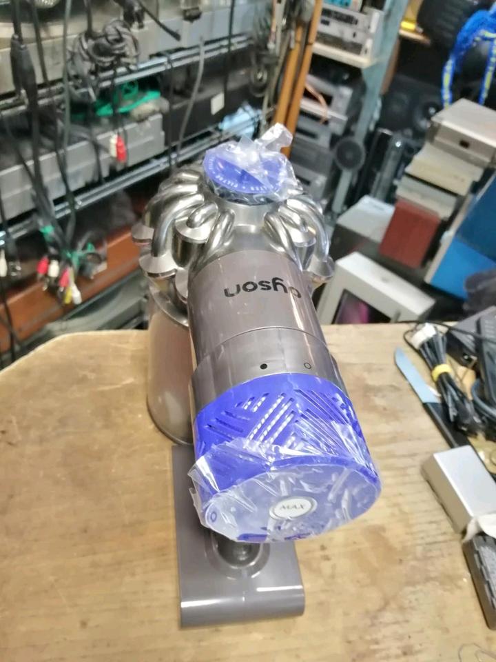 DYSON V6 Fluffy, Akku-Staubsauger mit Zubehör!!