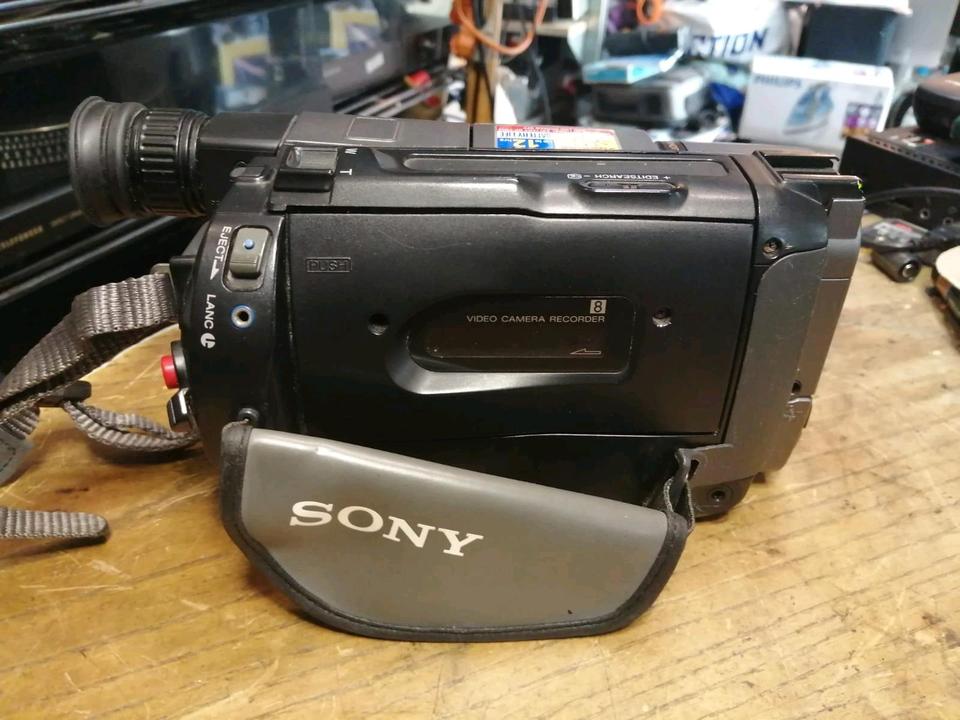 SONY CCD-TRV35E, Videocamera Hi8 und Video 8 mit Zubehör!!!