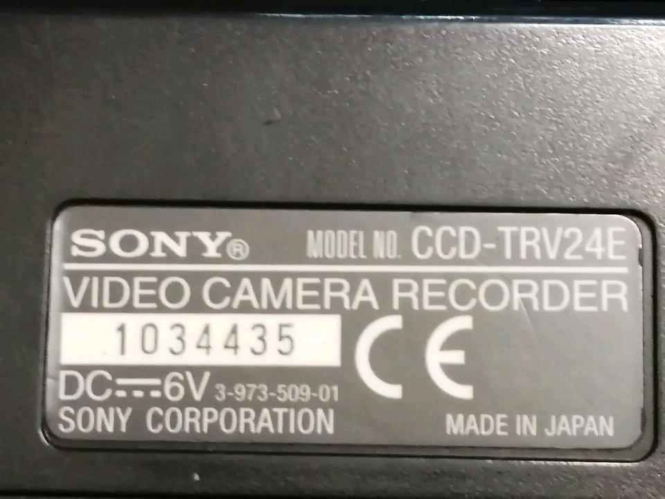 SONY CCD-TRV24E, Videocamera/Recorder mit Zubehör!!