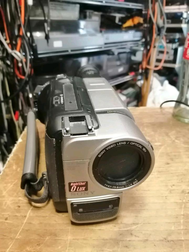 SONY CCD-TRV69E, Videocamera Hi8 +Video 8, mit Zubehör!!!