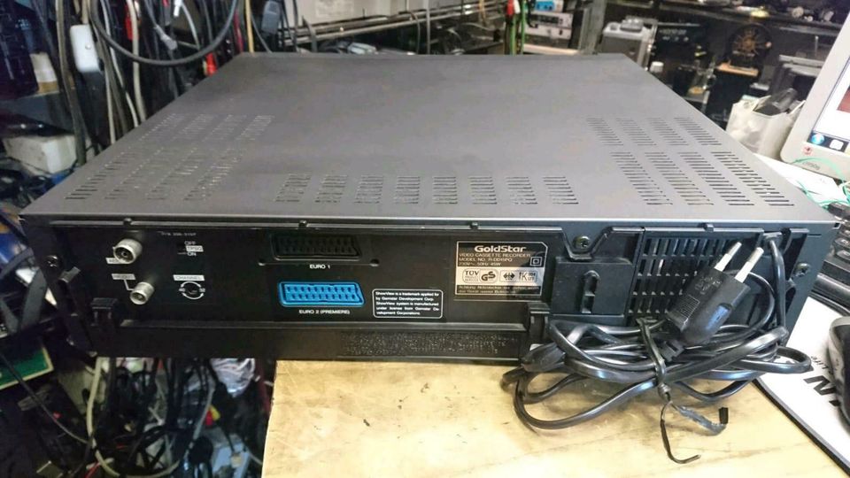 GOLDSTAR NO. R-DD15PQ, VHS-Videorecorder/Video 8 Player, DEFEKT!