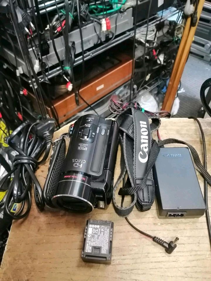 CANON VIXIA HF10A, Digital Videocamera mit Zubehör!!!