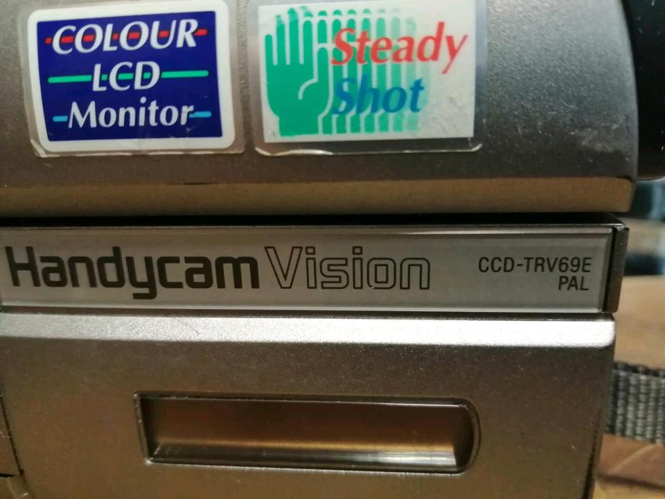 SONY CCD-TRV69E, Videocamera Hi8 +Video 8, mit Zubehör!!!