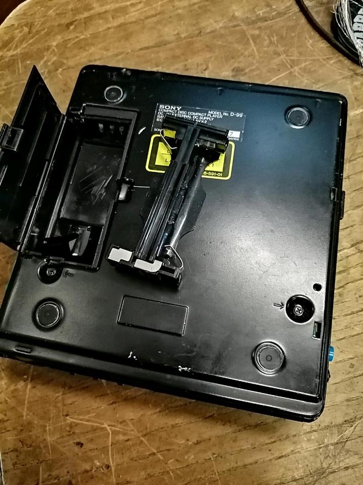 SONY D-99, Discman/CD-Player, DEFEKT!!