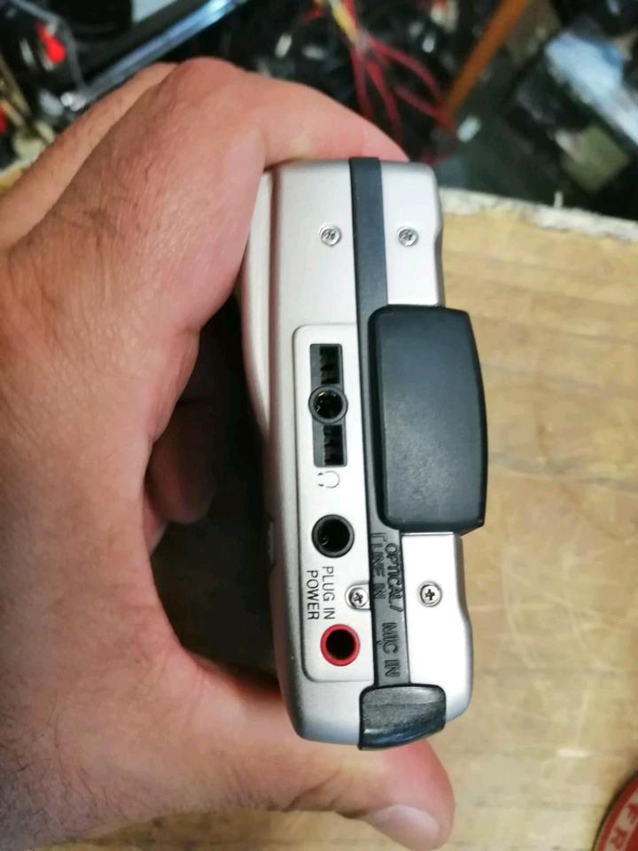 2 SHARP Minidisc-Recorder: MD-MS702H + MD-SR70H, DEFEKT!!!