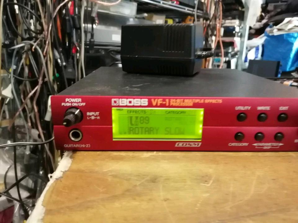 BOSS VF-1, 24-BIT Effekt-Gerät mit Original-Adapter!!