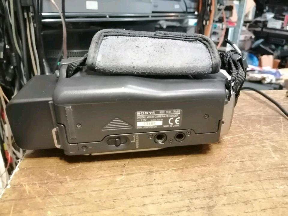 SONY DCR-TRV8E PAL, MiniDV-Videocamera mit Zubehör!!