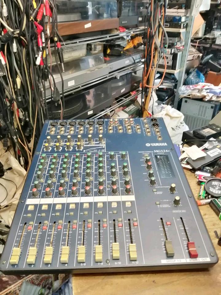 YAMAHA MG-124c, Mixer mit Original-Adapter!!!