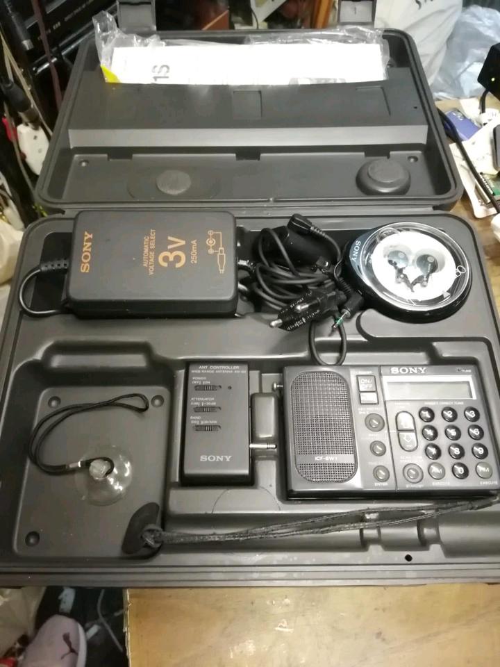 SONY ICF-SW1 Receiver mit und Koffer!!! Guter Zustand!