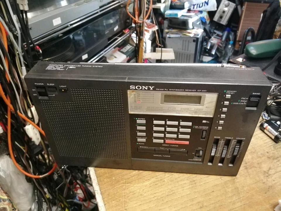SONY ICF-2001, FM/AM PLL Synthesized Receiver, Universal-Adapter!