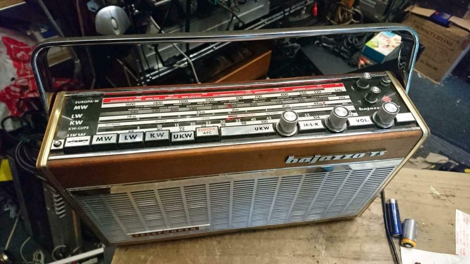 TELEFUNKEN Bajazzo TS 201, Radio, Holzdesign, Universal-Adapter