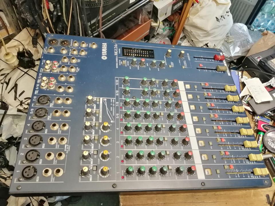 YAMAHA MG-124c, Mixer mit Original-Adapter!!!