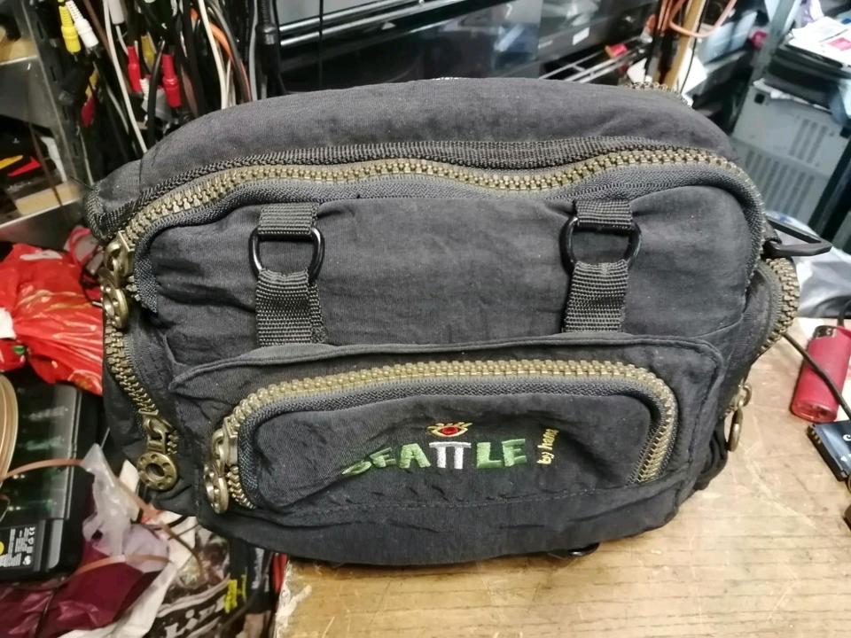 SONY CCD-TRV77E, Videocamera Hi8 und Video 8 mit Zubehör!!