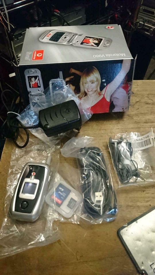 MOTOROLA V980, Handy, NEU + Originalkarton