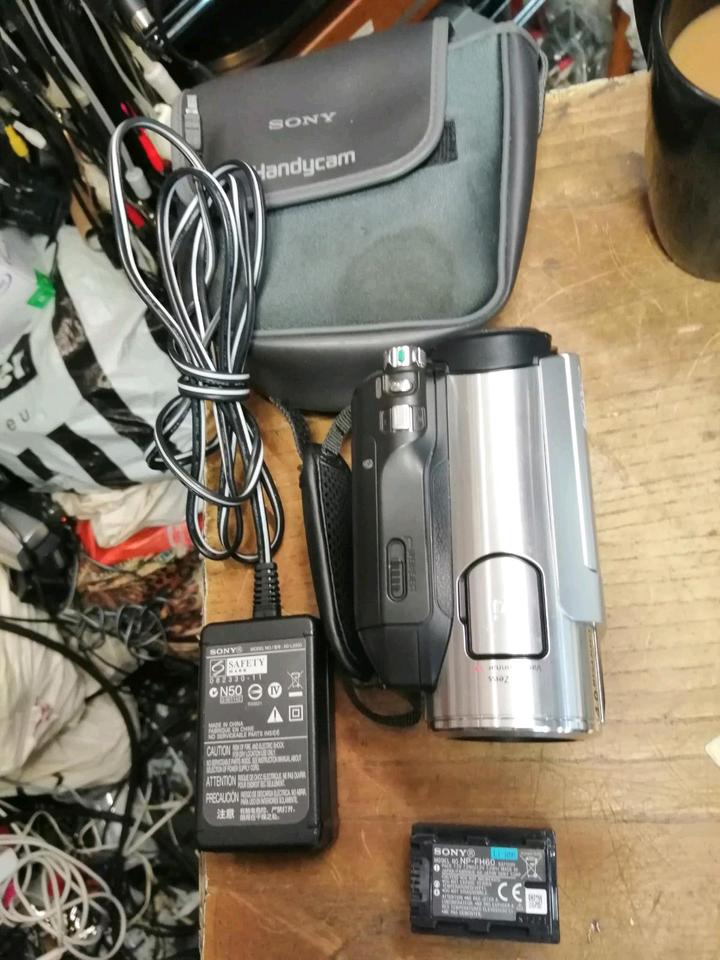 SONY HDR-HC5E, MiniDV-Videocamera + Zubehör, OHNE Speicherkarte!!