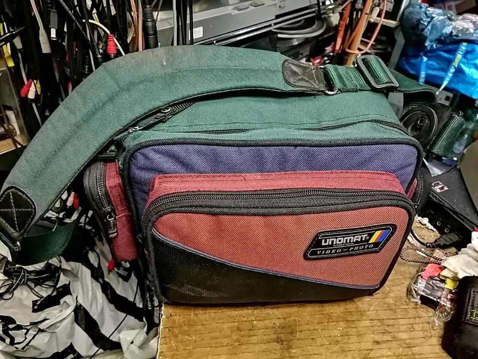 SONY CCD-TRV24E, Videocamera/Recorder mit Zubehör!!