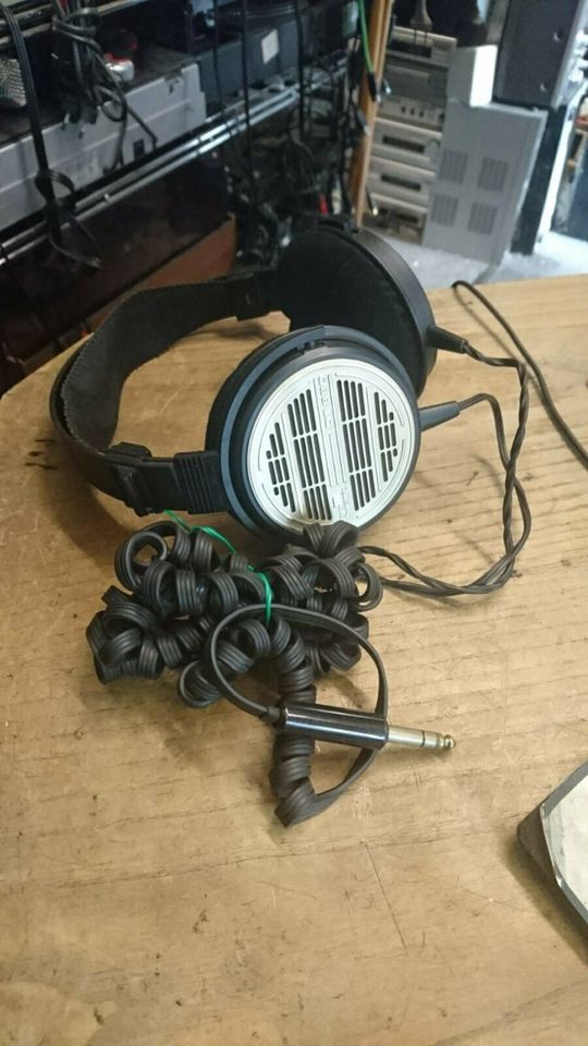 Beyerdynamic DT 880, Kopfhörer mit Spiralkabel 6,3 mm Klinkestecke