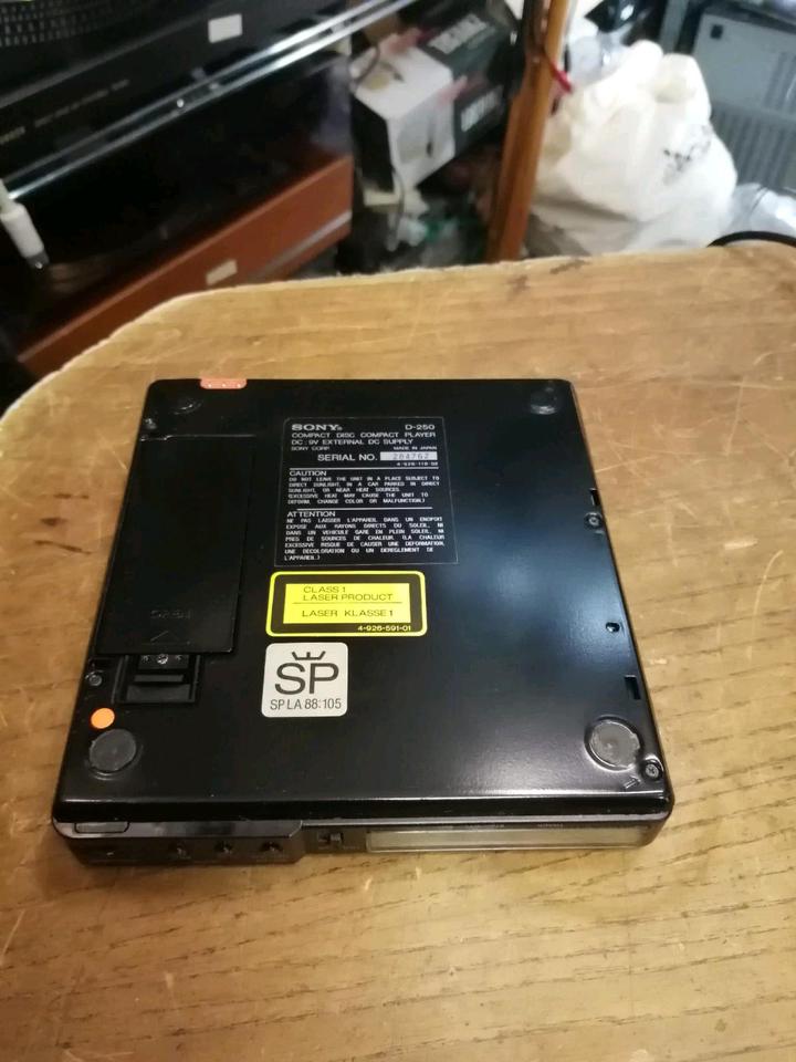 SONY D-250 portabler CD-Player mit Zubehör, DEFEKT!!!