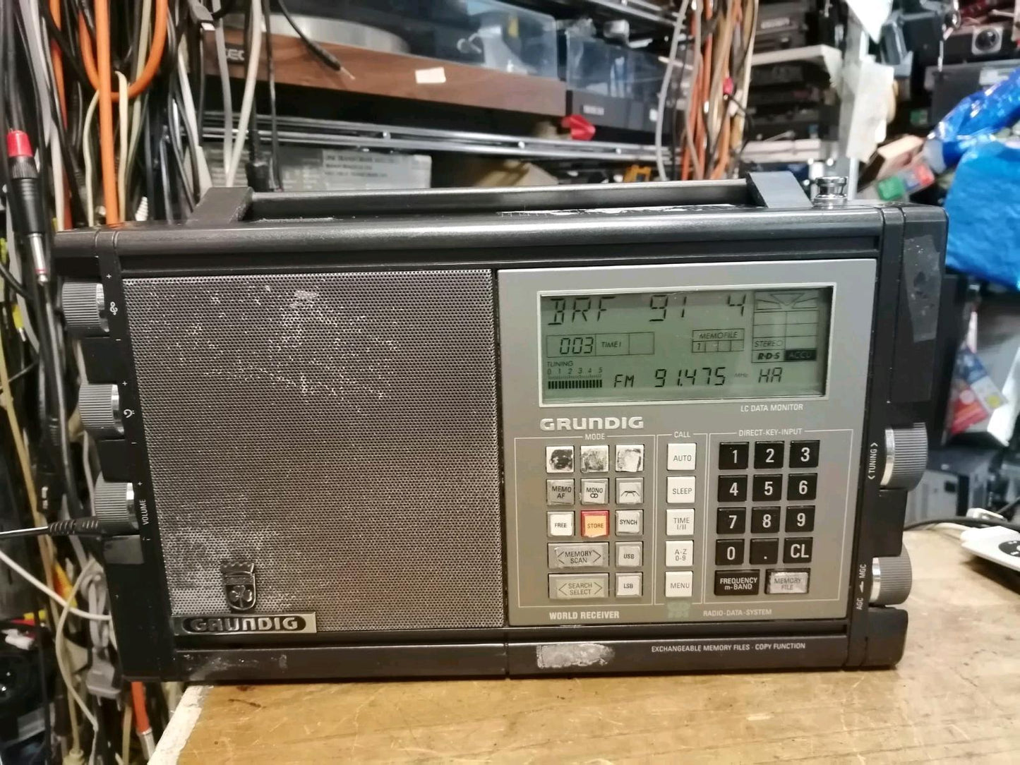 GRUNDIG Satellit 700, Radio, Display leuchtet NICHT!