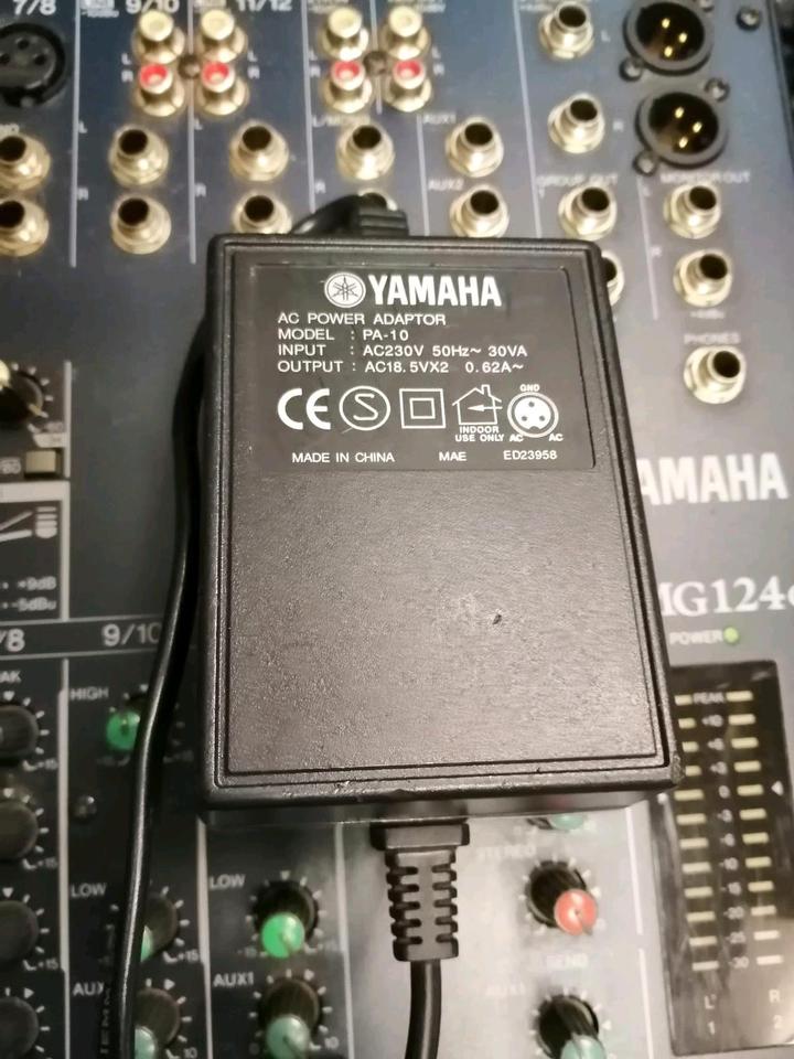YAMAHA MG-124c, Mixer mit Original-Adapter!!!