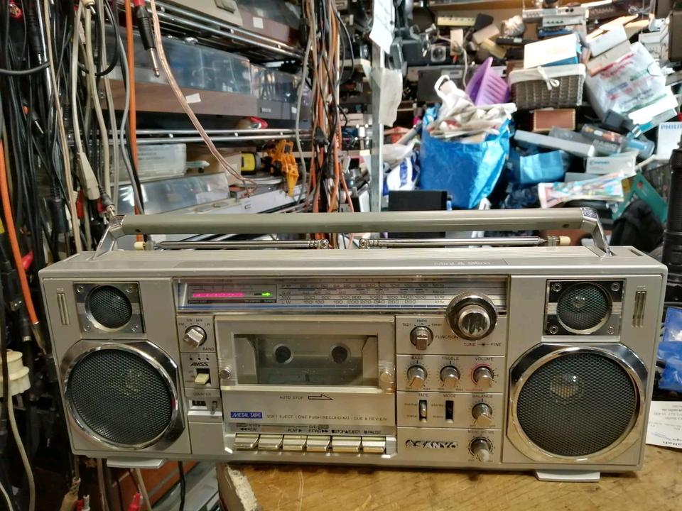 SANYO M7900 LU, Mini & Slim Radio-Cassetten-Recorder!