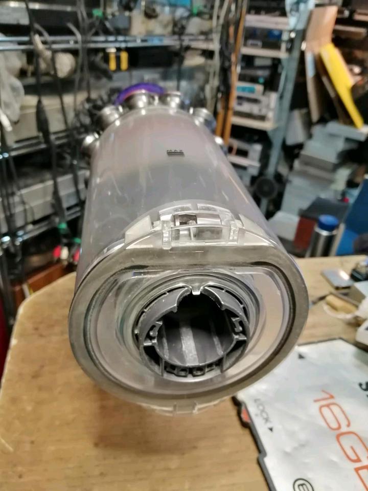 DYSON V11, Akku-Staubsauger mit Zubehör!!!