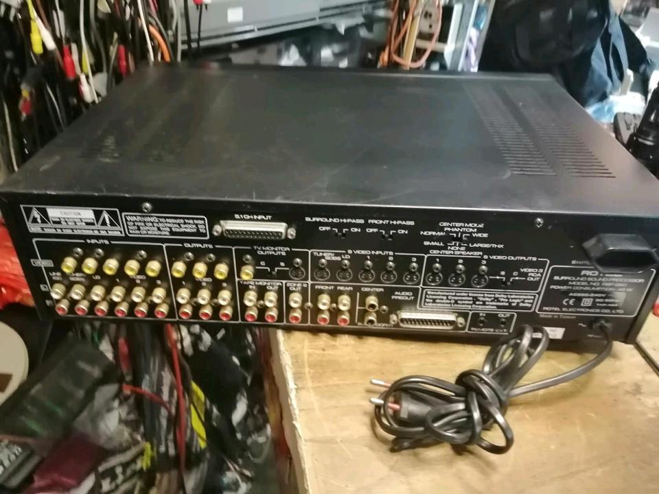 ROTEL RSP-980 Surround Sound Prozessor.