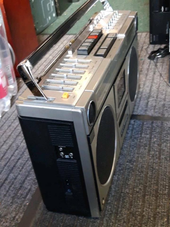 SHARP GF-9090, Stereo Redio-Tape Recorder, etwas DEFEKT!