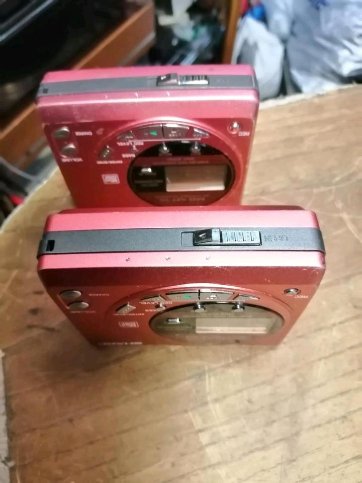 2 SHARP MD-MT15, portable Mini-Discs, DEFEKT!!!