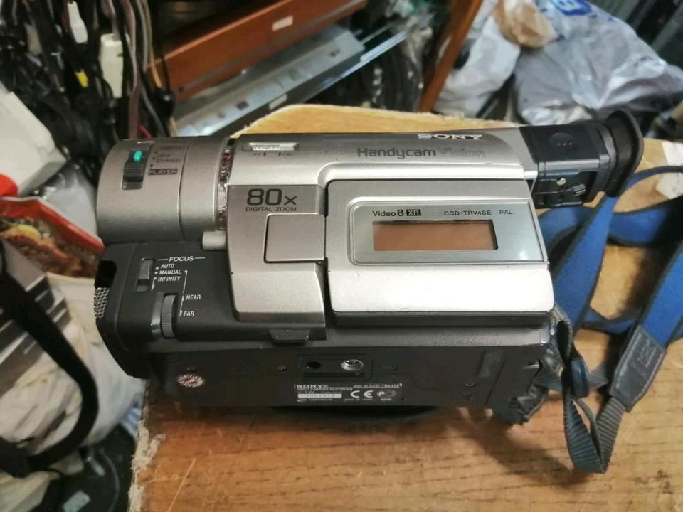 SONY CCD-TRV48E, Handycam Hi8 und Video 8 geeignet, mit Zubehör!!