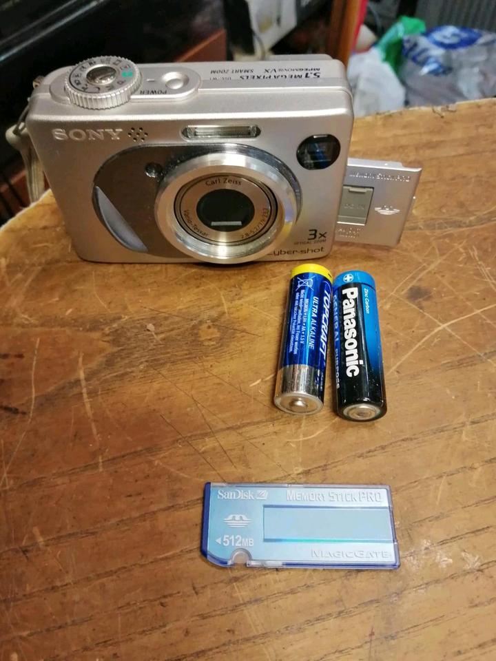 SONY DSC-W1, Digital-Kamera mit 1 Speicherkarte!!!